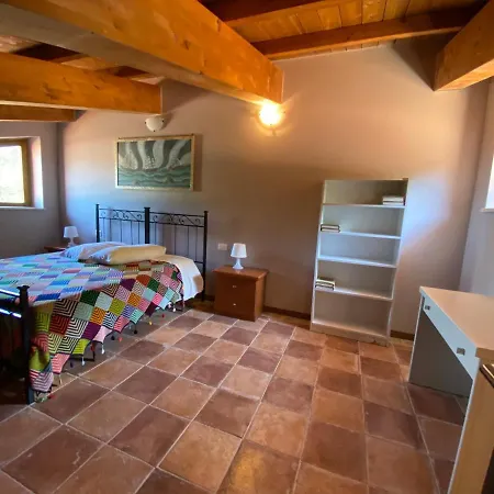 Colle Paciocco מלון דירות 3*